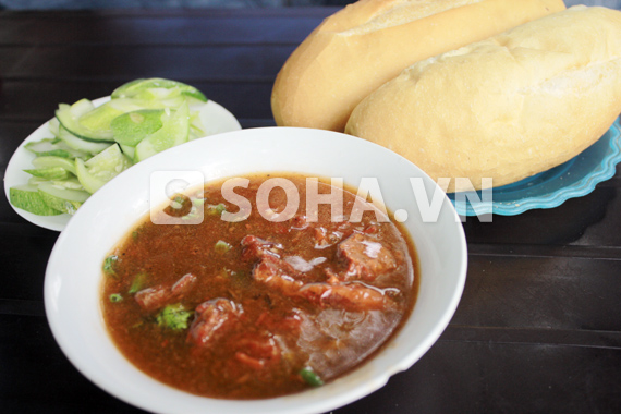 banh-mi-sot-vang-pate-trung-ngon-tuyet-doi-vi-cho-ngay-cuoi-tuan