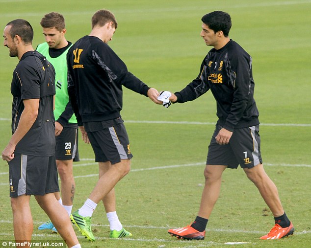 Xin lỗi đồng đội, Suarez hạnh phúc trong ngày được trở lại tập luyện