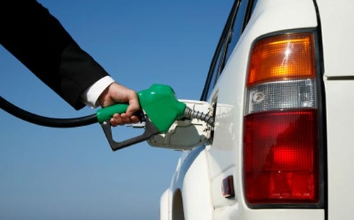 Giá xăng, dầu thế giới tiếp tục tuột dốc