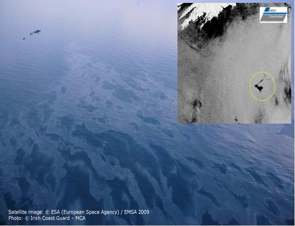 Vệt dầu loang do nhiên liệu bị rơi xuống biển trong quá trình tiếp nhiên liệu cho tàu sân bay Kuznetsov có thể nhìn thấy từ vệ tinh.