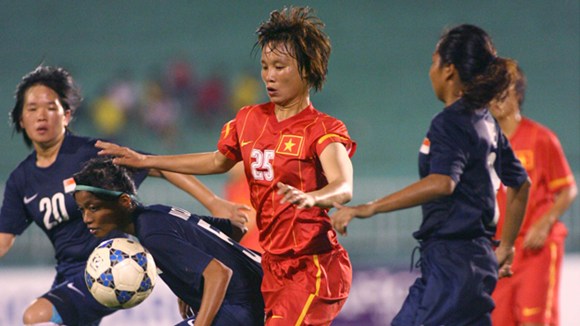 
	Tuyển nữ Việt Nam (giữa) đang đứng trước cơ hội "ngàn năm có một", dự World Cup 2015