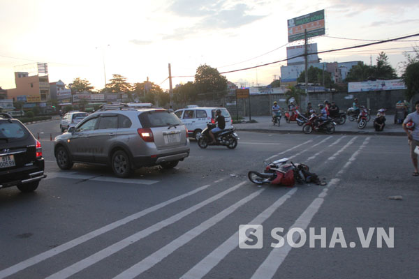 
	Do lưu thông ngược chiều khiến 2 nam thanh niên đi trên xe máy trọng thương