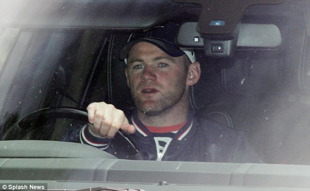
	Rooney tới trung tâm 