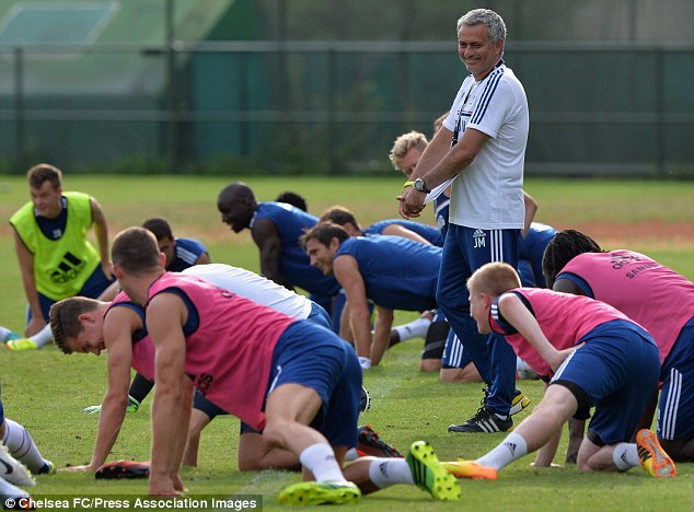 Bắt học trò tập nặng, Mourinho lại tính chơi xấu tại Premier League?