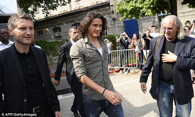 
	Cavani rời bệnh viện 