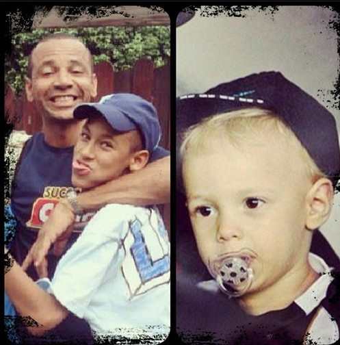 
	Neymar chụp ảnh cùng cha đẻ khi còn bé