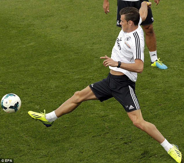 Real hành hạ Gareth Bale trên sân tập
