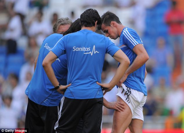  	Bale chấn thương đùi trong lúc khởi động
