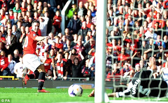  	Van Persie ghi bàn thắng kiểu chộp giật cho Man United