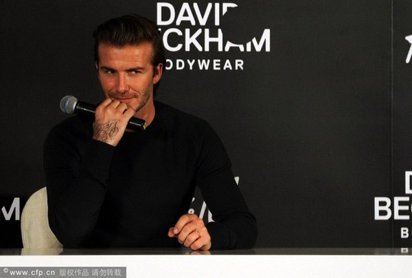  	Beckham trong buổi họp báo ra mắt sản phẩm mới