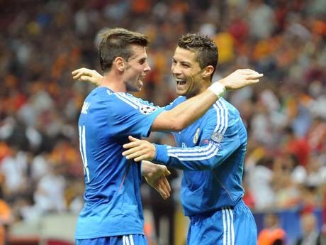 
	Bộ đôi Ronaldo - Bale xứng đáng là cặp đôi chơi hay nhất vào thời điểm hiện nay. Cùng sở hữu tốc độ, khả năng dứt điểm và không chiến, Ronaldo và Bale đã hỗ trợ cho nhau không thể tuyệt vời hơi. Tính riêng Ronaldo, tiền đạo người Bồ đã có được 34 bàn thắng và 7 đường kiến tạo. Còn với Bale, từ khi trở lại sau chấn thương, anh đã có được 5 bàn thắng và 6 pha kiến tạo chỉ sau 8 trận đấu - những con số hết sức đáng nể.