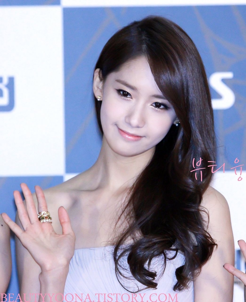 
	Yoona của SNSD được bình chọn là gương mặt đẹp nhất Châu Á với số phiếu bình chọn 8762167 phiếu.