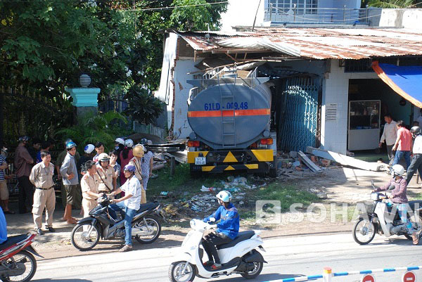 
	Hiện trường sự cố kinh hoàng vào rạng sáng nay