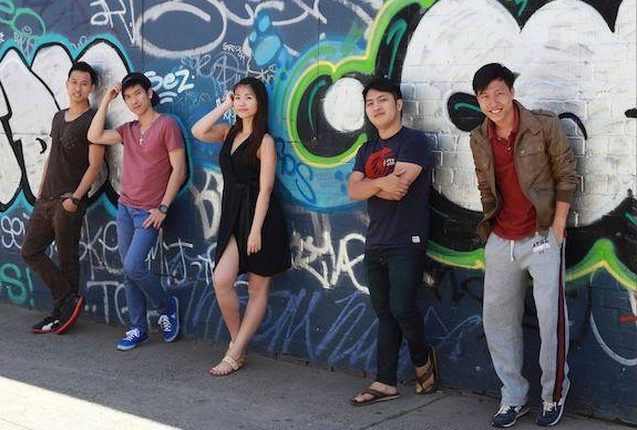 
	Nhóm thực hiện bản cover: Ryan Huỳnh, Louis Hoàng, La Luna, Max Phan, Vincent Lee (từ trái sang phải)
