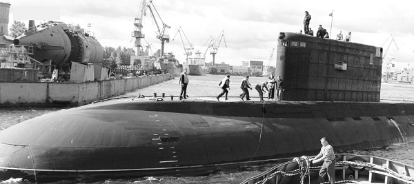 	Tàu ngầm Hà Nội trở về cảng nhà máy Admiralty sau khi kết thúc thành công giai đoạn thử nghiệm nhà nước