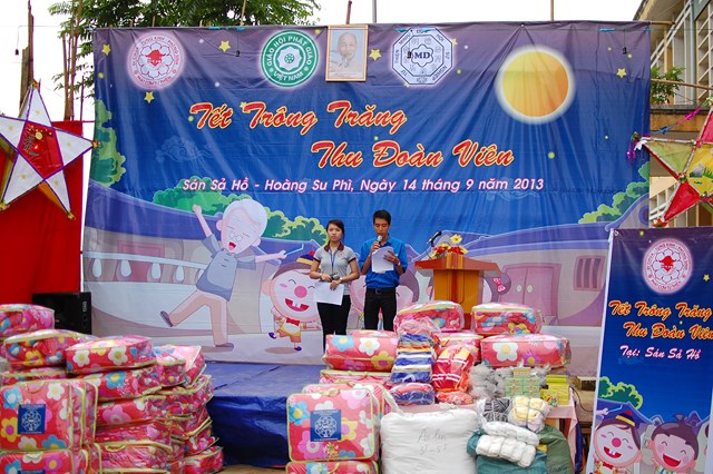 Bên cạnh việc khám nha miễn phí, nhiều món quà có ý nghĩa cũng đã được chương trình gửi đến các hộ gia đình dân tộc vùng cao Hà Giang trong dịp này.