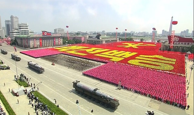 Triều Tiên tổ chức diễu binh quân sự tại thủ đô Bình Nhưỡng để kỷ niệm 60 năm kết thúc chiến tranh liên Triều (1950-1953)