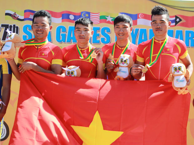  	Đội xe đạp Việt Nam vẫn đoạt huy chương vàng dù bị lạc đường.&nbsp;Ảnh: Liêm Quang.
