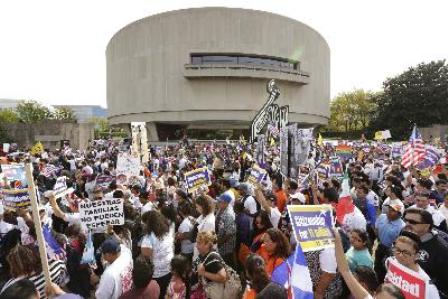  	Người dân Mỹ biểu tình phản đối chính sách nhập cư của chính phủ. Ảnh: AFP/TTXVN.