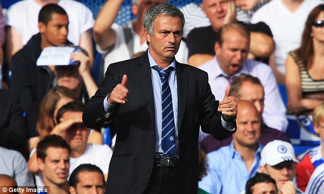 Chùm ảnh: CĐV Chelsea cuồng nhiệt chào đón Mourinho