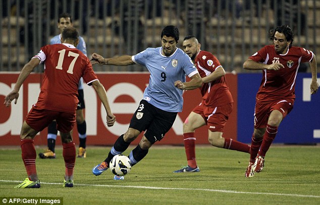  	Suarez không ghi được bàn nào trong thế trận hoàn toàn thuộc về Uruguay