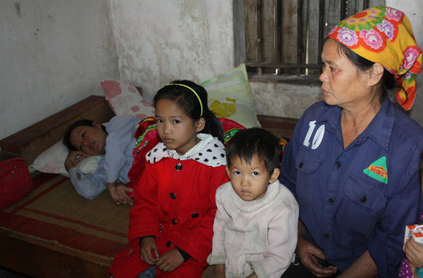 
	Chị Hồ Thị Hoàn (vợ ngư dân Hồ Vĩnh Lai) đã khóc ngất đi khi nghe tin dữ về chồng. Anh chị có với nhau được 2 mặt con, gia cảnh nghèo nàn. Hiện chị Hoàn đang có bầu tháng thứ 8.