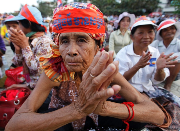 Những người ủng hộ đảng đối lập CNRP tham gia cuộc biểu tình ở Phnom Penh, Campuchia.