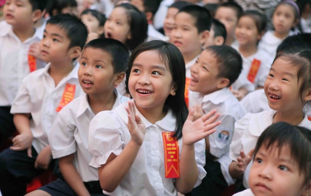 Học sinh tham dự lễ khai giảng tại trường Tiểu học Trần Quốc Toản, Hà Nội, Việt Nam.