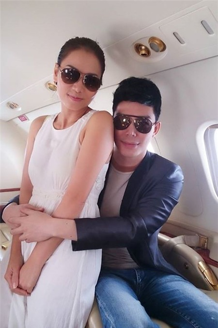 Thu Minh tậu máy bay 120 tỷ, vợ chồng Thu Phương pose ảnh xì tin