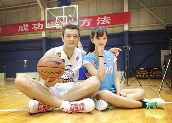 “Hot girl bóng rổ” Trung Quốc đẹp dịu dàng trong trang phục truyền thống 10