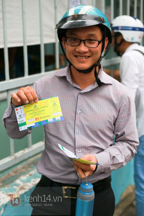 "Phe vé" xuất hiện trong ngày đầu bán vé xem U19 Việt Nam thi đấu 10