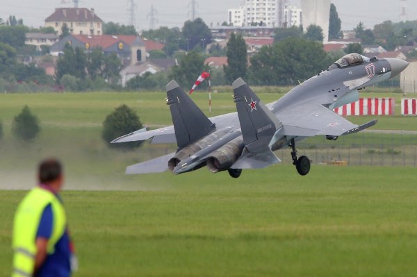 Chiến đấu cơ đa nhiệm Su-35S Flanker-E là máy bay chiến đấu thế hệ 4++ sử dụng công nghệ của máy bay chiến đấu thế hệ thứ 5. Nó có thể tấn công nhiều mục tiêu cùng lúc bằng cách sử dụng cả hệ thống tên lửa dẫn đường và không dẫn đường cũng như các hệ thống vũ khí khác.