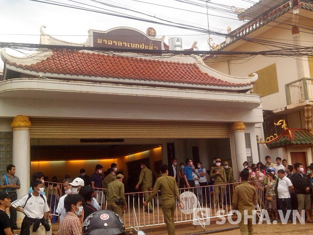  	Cảnh sát Australia và cảnh sát Thái Lan đã tới Pakse, trực tiếp hỗ trợ công tác cứu hộ.