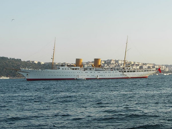
	Du thuyền Savarona dài 136m của Coognj hòa Thổ Nhĩ Kỳ.