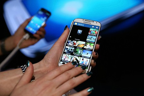 Samsung Galaxy S4 là một trong những điện thoại phổ biến nhất hiện nay. Ảnh: Getty Images