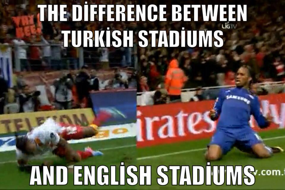 
	Sự khác biệt giữa sân cỏ Anh và sân cỏ tại Thổ Nhĩ Kỳ. Có lẽ Drogba nên đổi cách ăn mừng khác