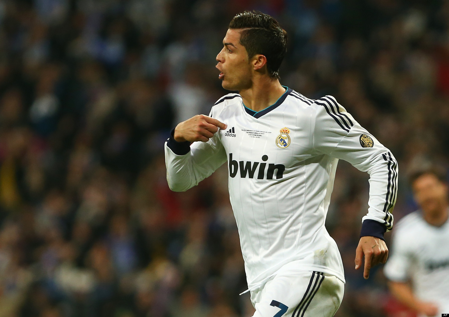 	Cris Ronaldo nhận được lời đề nghị siêu khủng