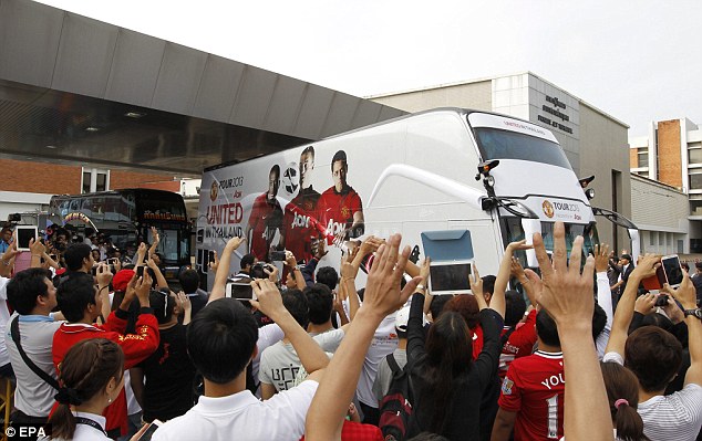 Fan hâm mộ Thái Lan “phát cuồng” vì Man United