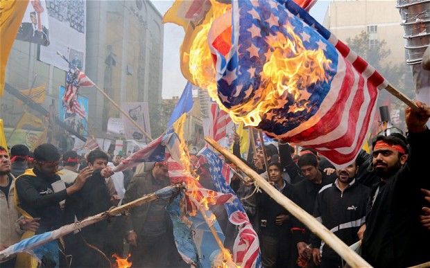 Người biểu tình Iran đốt cờ Mỹ và Israel nhân kỷ niệm 34 năm đại sứ quán Mỹ ở Tehran bị một nhóm sinh viên Hồi giáo đánh chiếm.