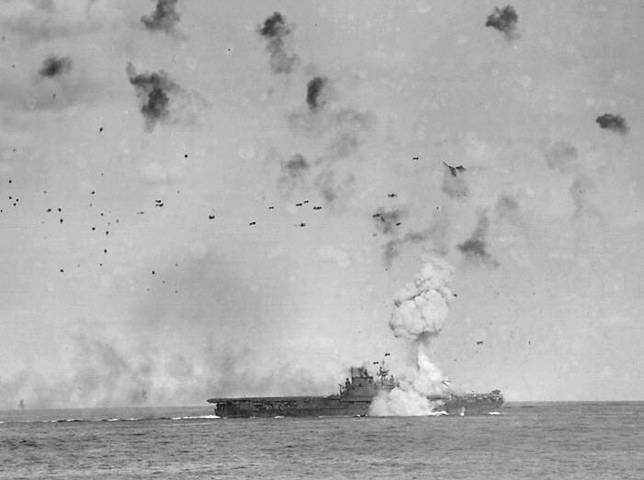  	Mặc dù có lực lượng không quân chặn đánh cũng như hỏa lực phòng không dày dặc thì vẫn có tới 14% Kamikazes đánh trúng tàu Mỹ trong đó gần 8.5% số tàu đánh trúng bị chìm.