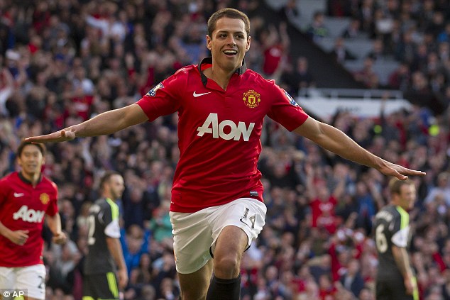  	Chicharito đã làm xuất a