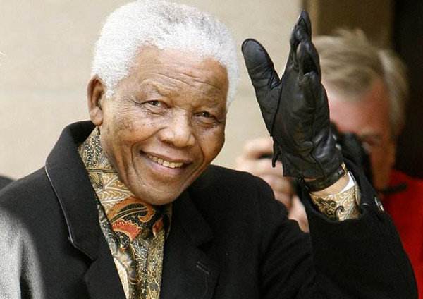 	Ông Nelson Mandela đến London trong sinh nhật lần 90 của mình.