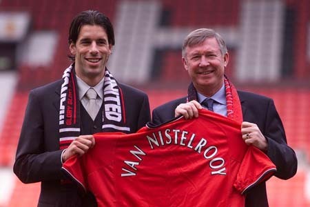 
	Sir Alex mang về "sát thủ vòng cấm" Van Nistelrooy
