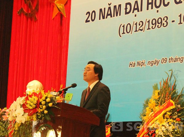 
	Ông Phùng Xuân Nhạ, Giám đốc ĐHQGHN phát biểu tại buổi lễ