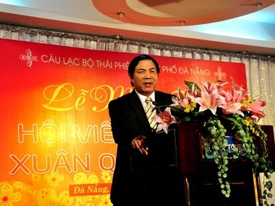 Trưởng Ban Nội chính Trung ương, Bí thư Thành ủy Đà Nẵng Nguyễn Bá Thanh nói chuyện với các cán bộ lãnh thành cách mạng trong CLB Thái Phiên