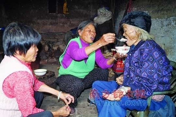 Trung Quốc: Cụ bà 101 tuổi “sống lại” sau 16 tiếng “chết” 2