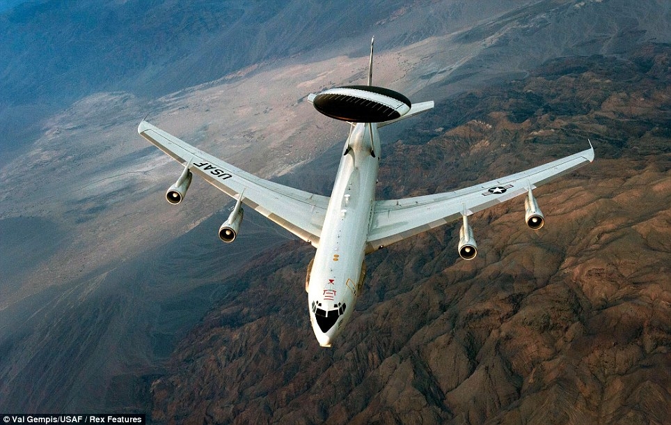 Một chiếc phi cơ của không quân Mỹ sau khi hoàn thành nhiệm vụ tiếp nhiên liệu cho các máy bay ở căn cứ không quân Nevada