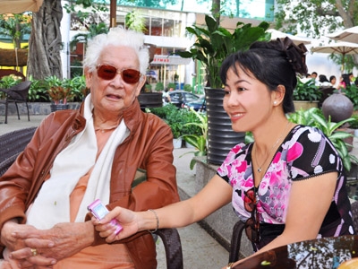 Nhạc sĩ Phạm Duy trong lần trò chuyện với nhà báo Hoàng Thiên Nga của báo Tiền Phong gần đây