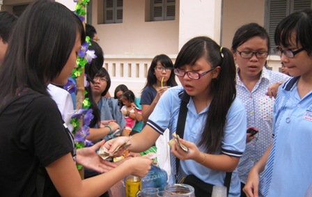 Dùng Facebook thiếu kiểm soát, học trò dễ rời xa các hoạt động ngoại khóa.