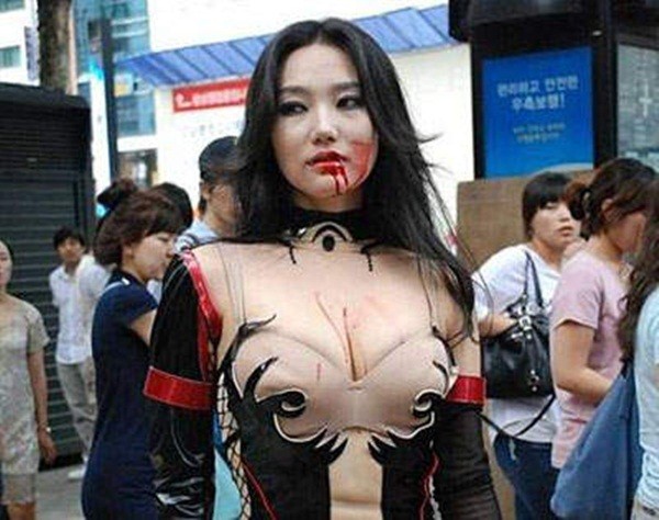 Hàn Quốc: "Nữ ma cà rồng hút máu" xuất hiện ở Gangnam 2
